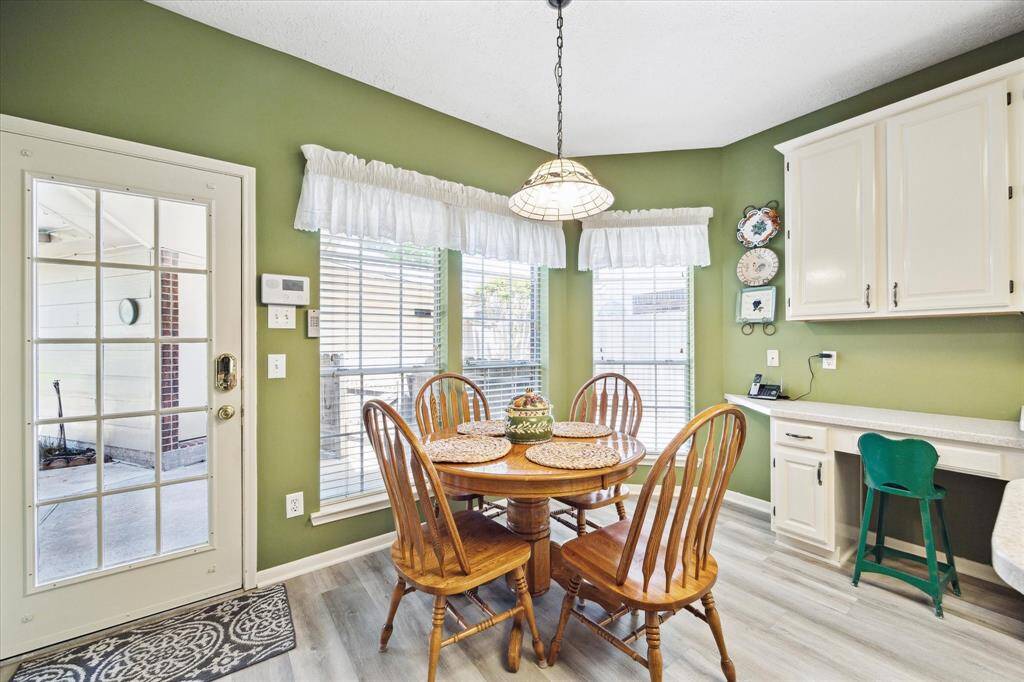 Enjoy stunning views of the back patio and yard from the breakfast area.