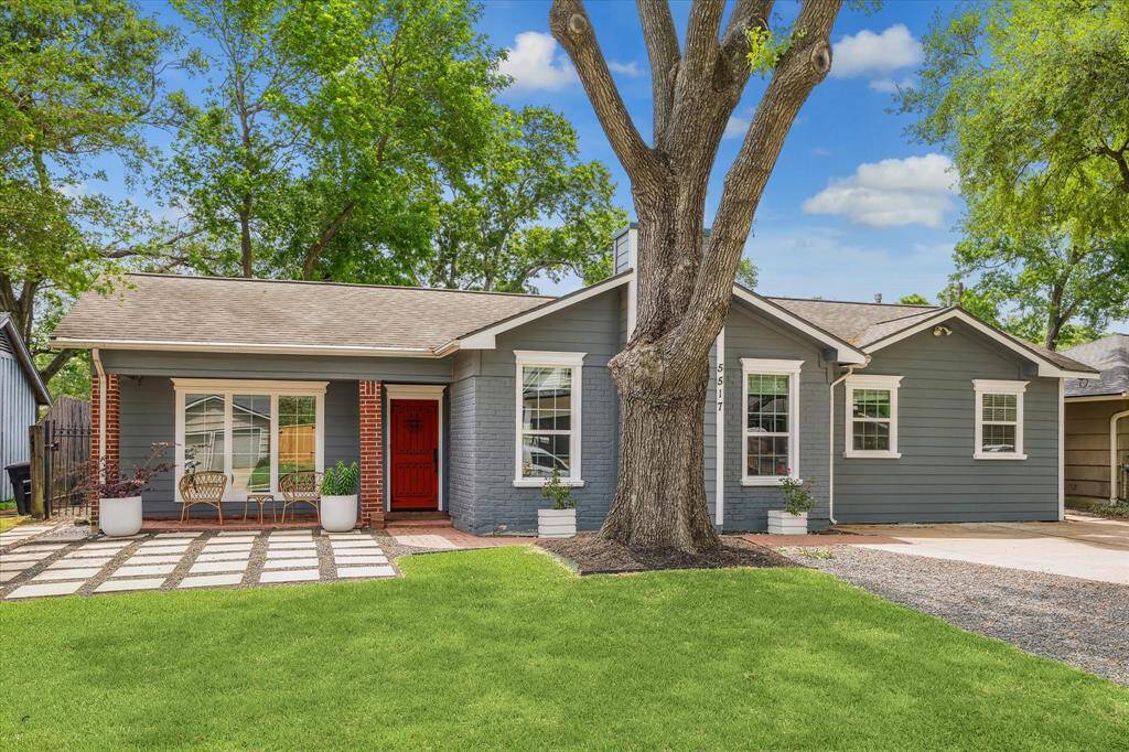 MAJESTIC TREE ADDS SUCH WARM CURB APPEAL TO THIS CHARMING HOME!