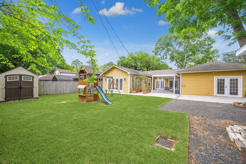 EXPANSIVE BACKYARD
