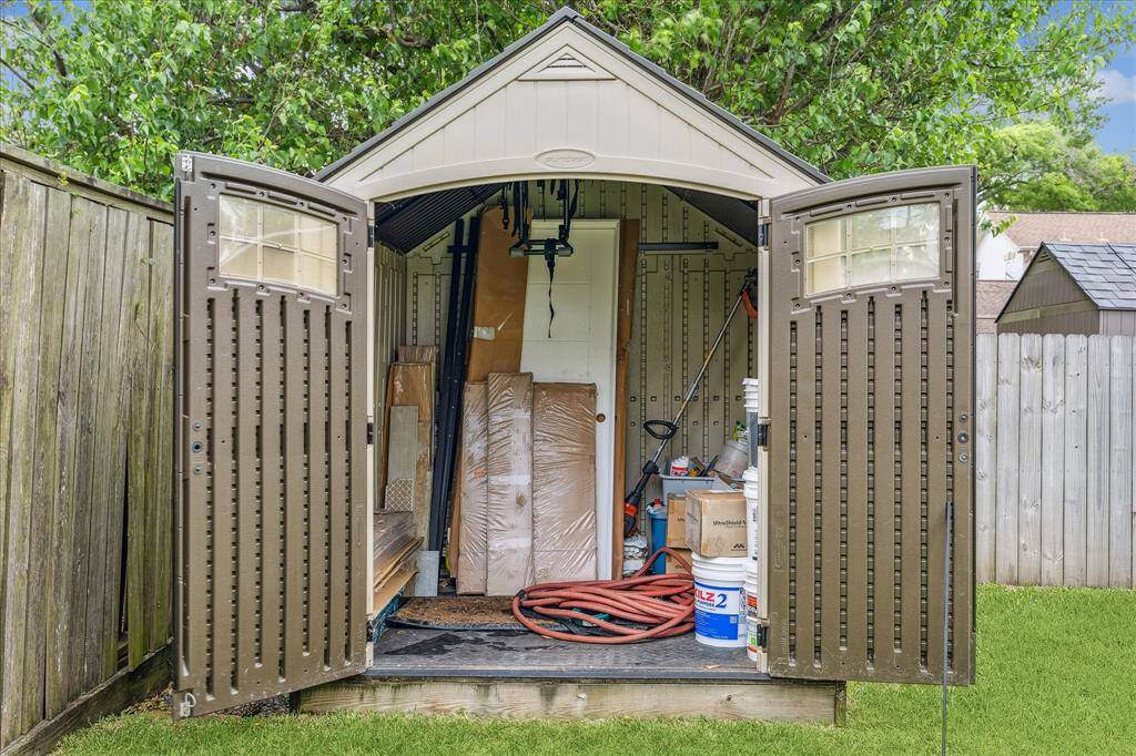MULTI-USE SHED SERVES MANY PURPOSES!