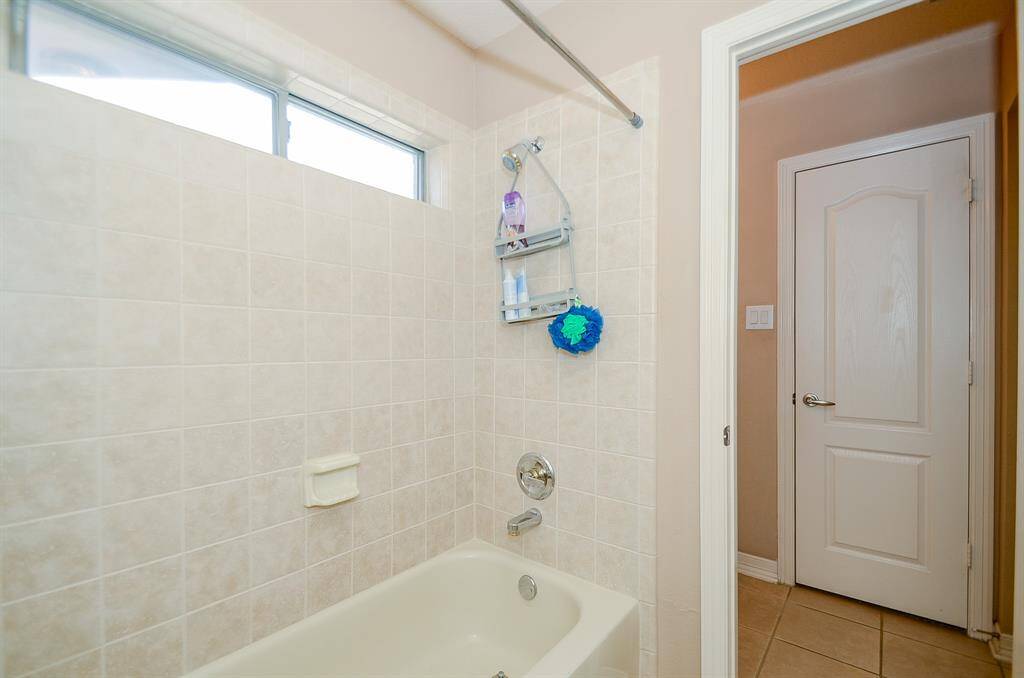 Hollywood bathroom looking back towards bedroom #2.