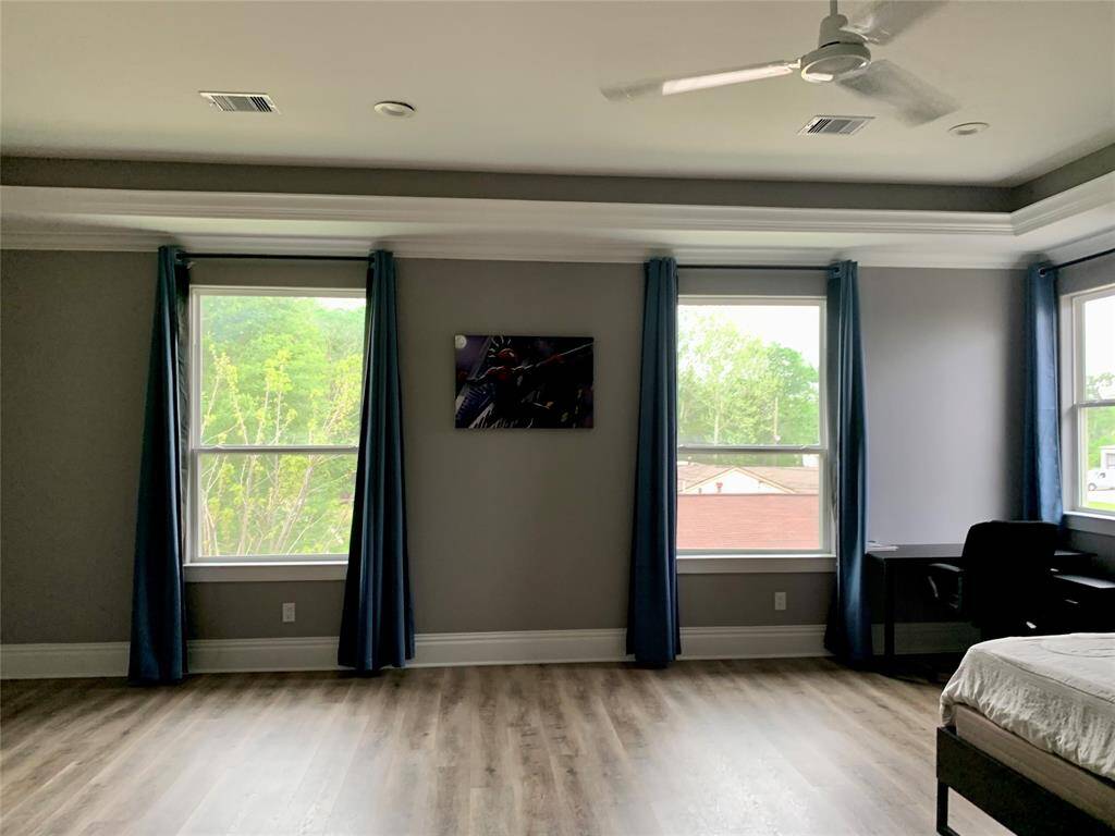 Spacious rooms with an abundance of natural light