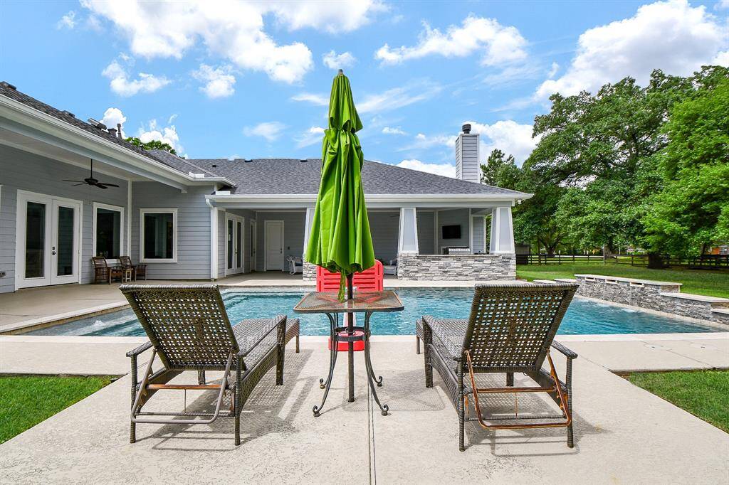 If you want more sun, enjoy the spacious pool from your lounge chairs next to the pool. Don't get sunburn!