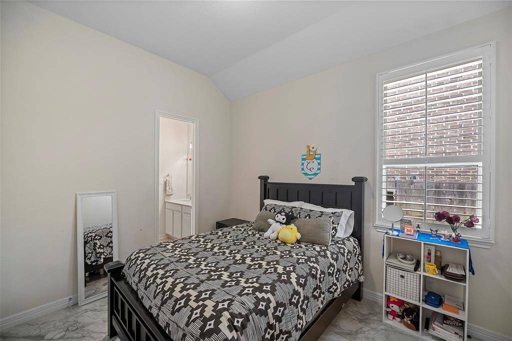 Bedroom 4 with Ensuite Jack & Jill Bath