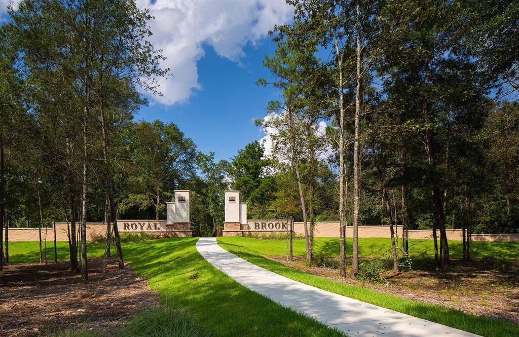 Master-planned amenities include a recreation center with a pool, park, and trails throughout the community. Convenient to I 69, Kingwood shopping, and Bush IAH. Humble ISD! Call today for your private tour today.
