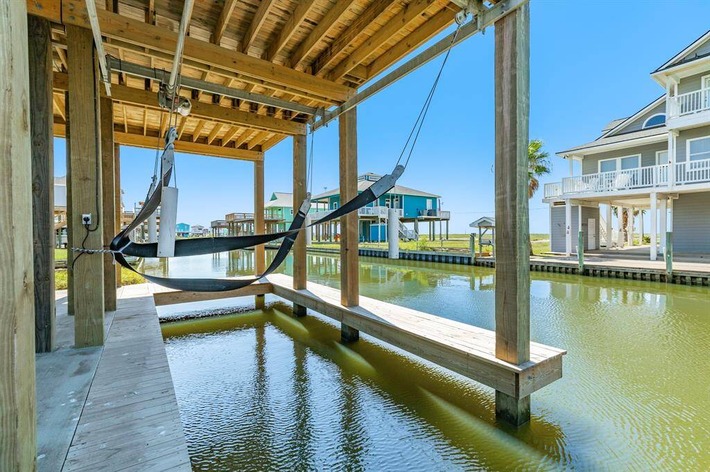 Ideal waterfront access for your boat—convenience and relaxation awaits.