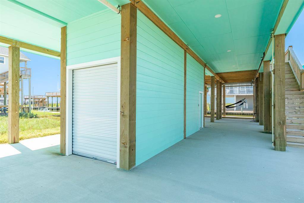 Versatile Storage Space for Beach Toys, Fishing Gear or Golf Cart