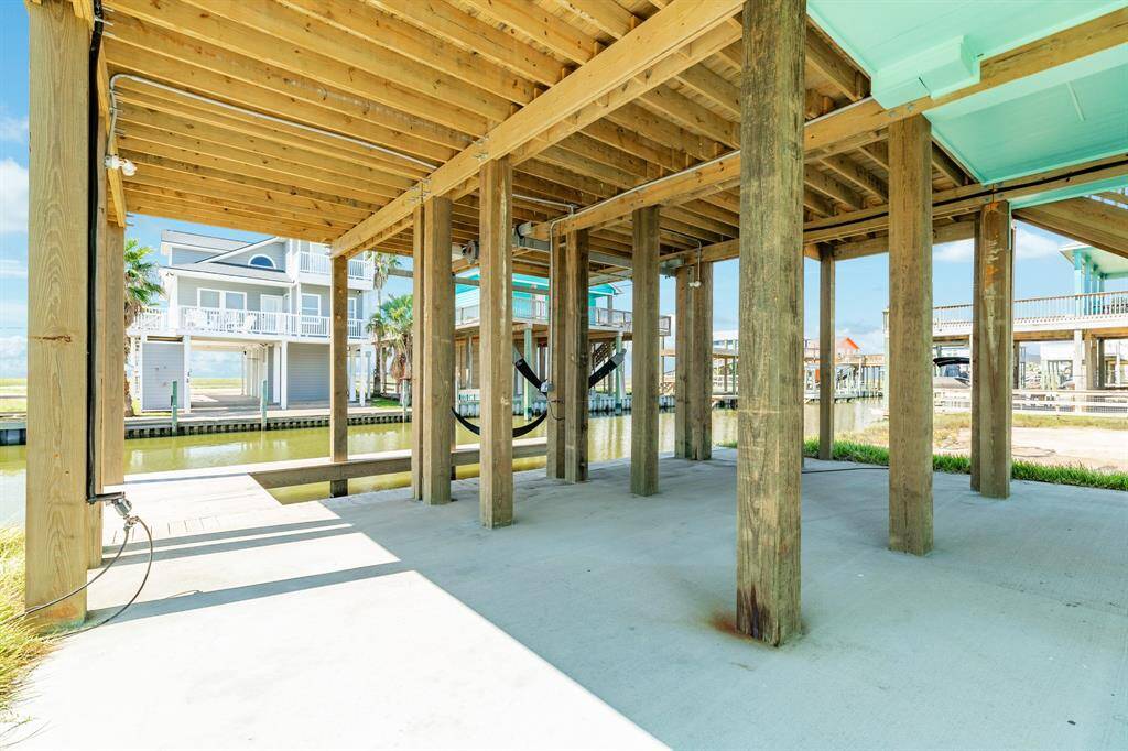 Perfect ground-floor space for entertainment and relaxation, with canal front views and a spacious open layout.