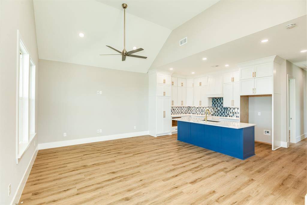 Create unforgettable gatherings with elegant recessed LED lighting.