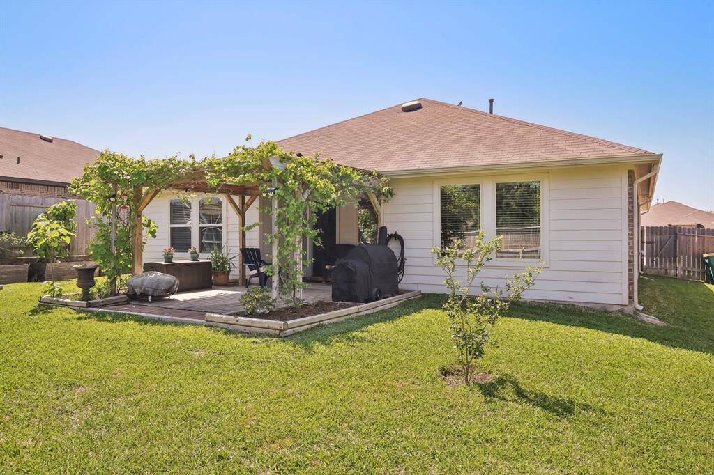 Nice size, 8032 sf lot with lots of space to add the features that you would like.