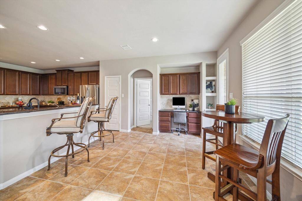 Breakfast Nook & Bar area featuring a built-in desk.