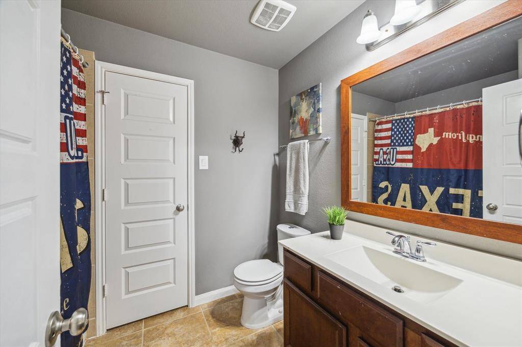 2nd Full Bathroom - Upstairs