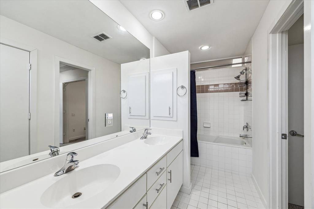 Primary bath has redone hardware.