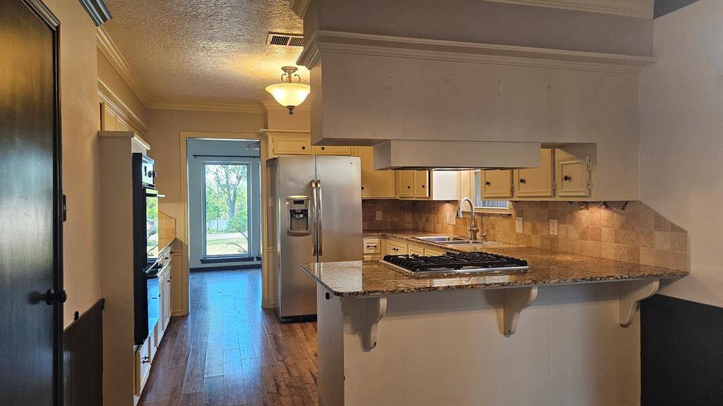 Kitchen and breakfast room.