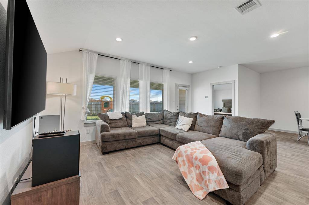 Beautiful Windows showcasing your spacious backyard!