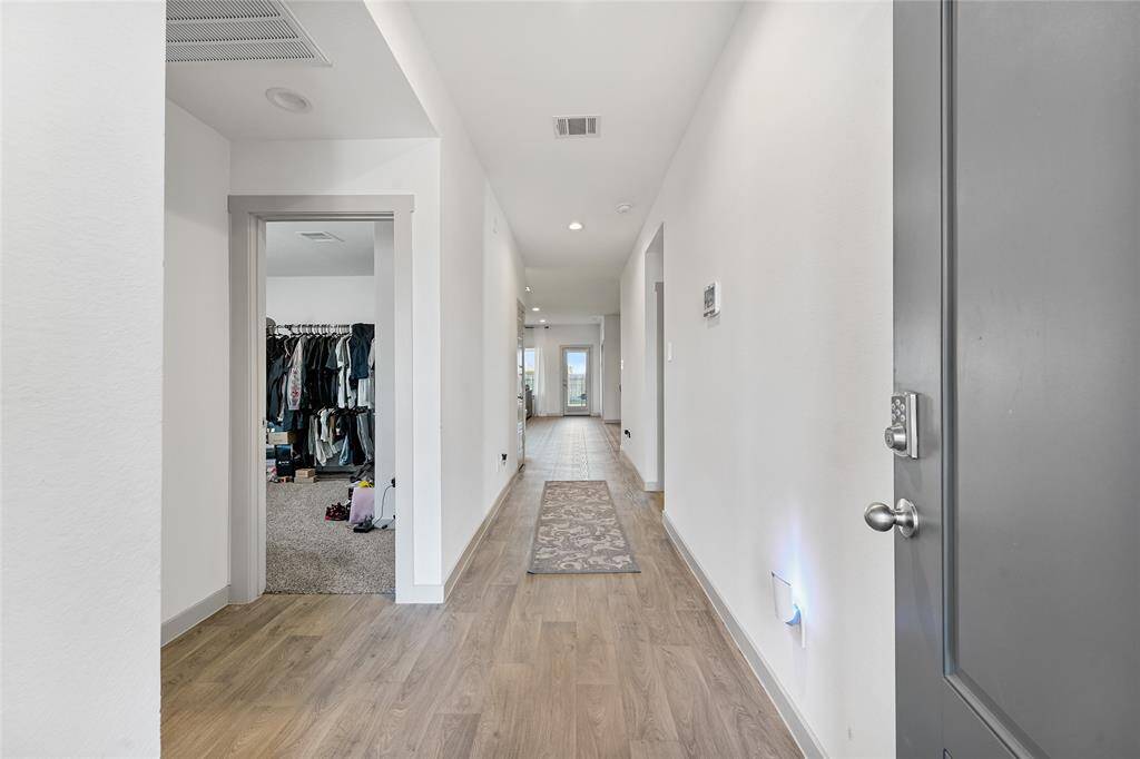 Front Foyer and Entryway