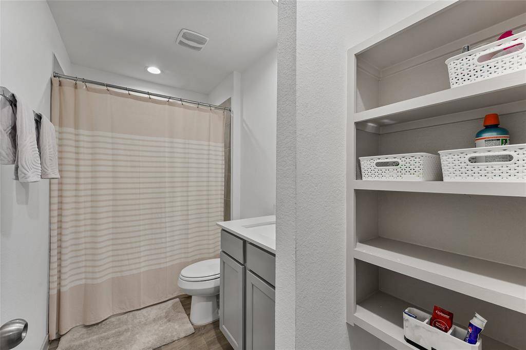 Bathtub and Convenient Shelving for other Necessities