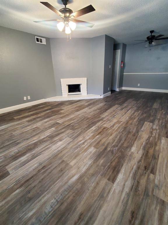 LIVINGROOM/DINING ROOM
