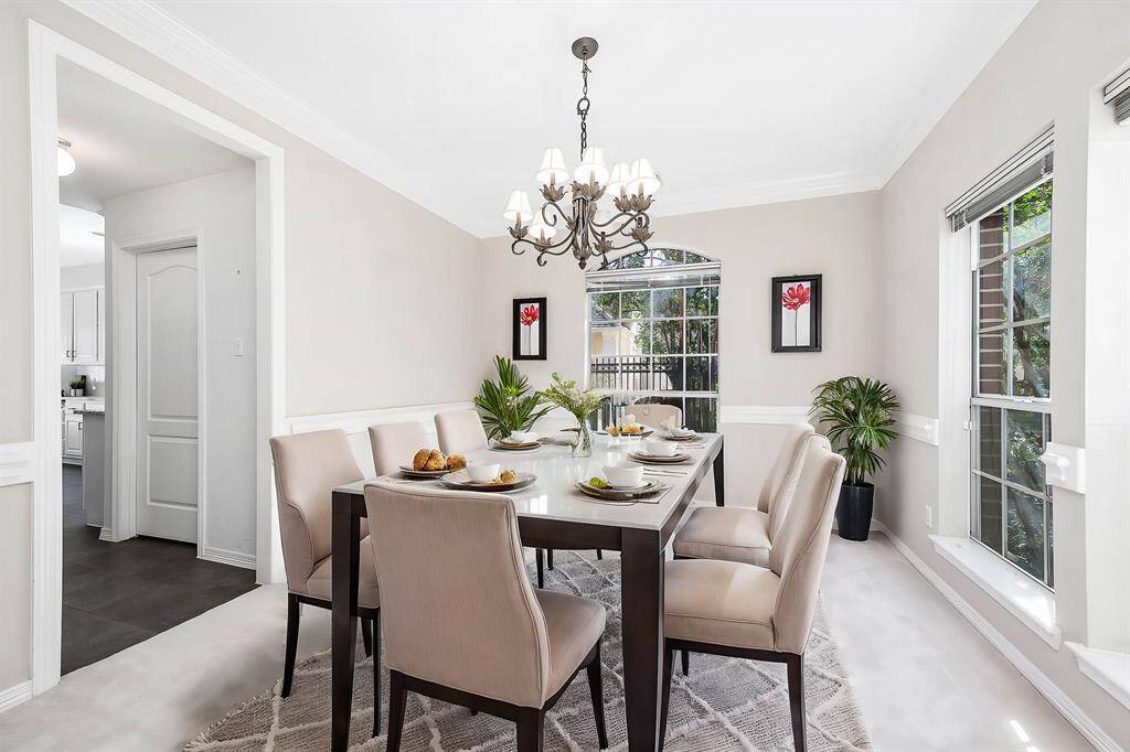 This is a virtually staged photo with furnitures in the dining room for demonstration purpose.