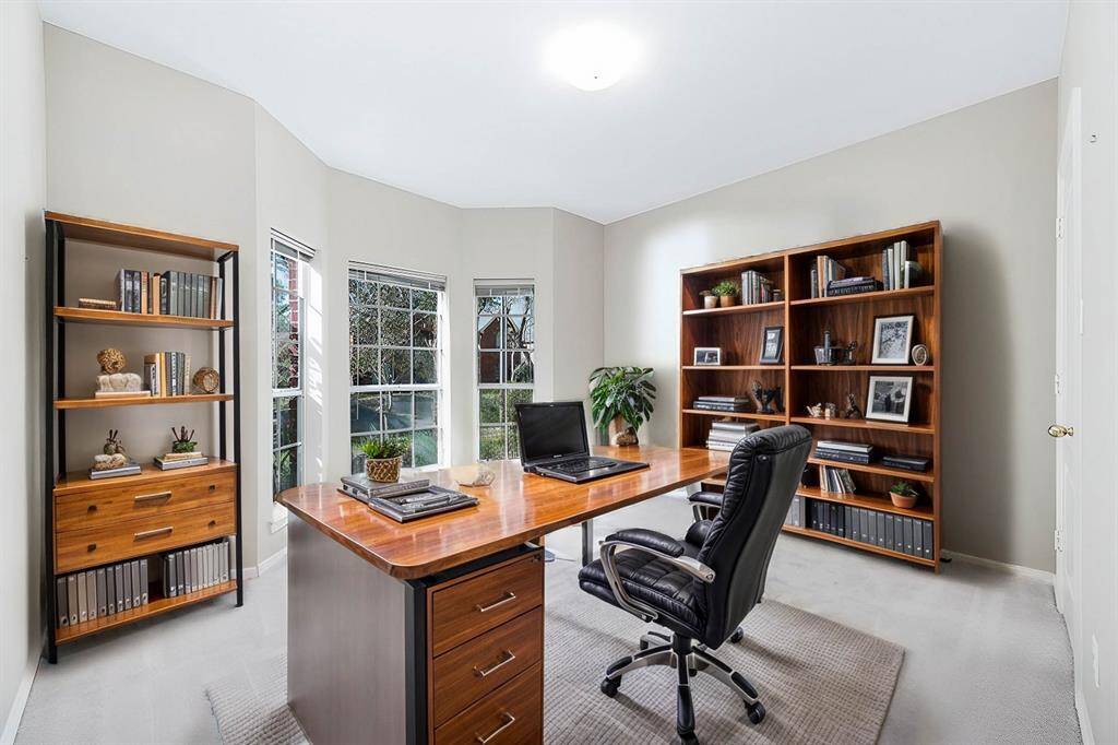 This is a virtually staged photo with furniture for demonstration purpose.