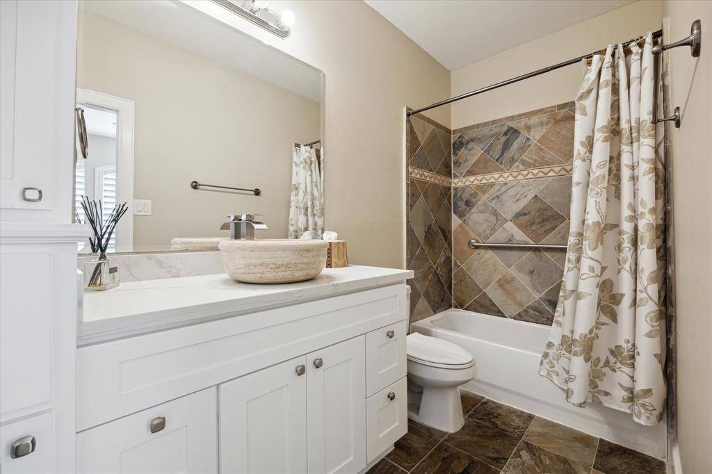 Secondary En-Suite Bathroom with a tub/shower combination
