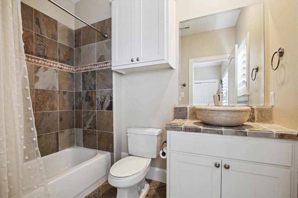 Secondary En-Suite Bathroom with a tub/shower combination