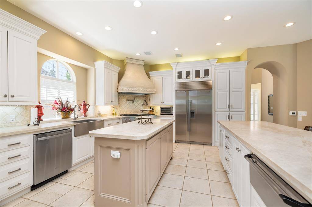 The rich, warm tones of the room create an inviting atmosphere, perfect for gathering with friends, cooking with family, or simply enjoying a peaceful start to your day.