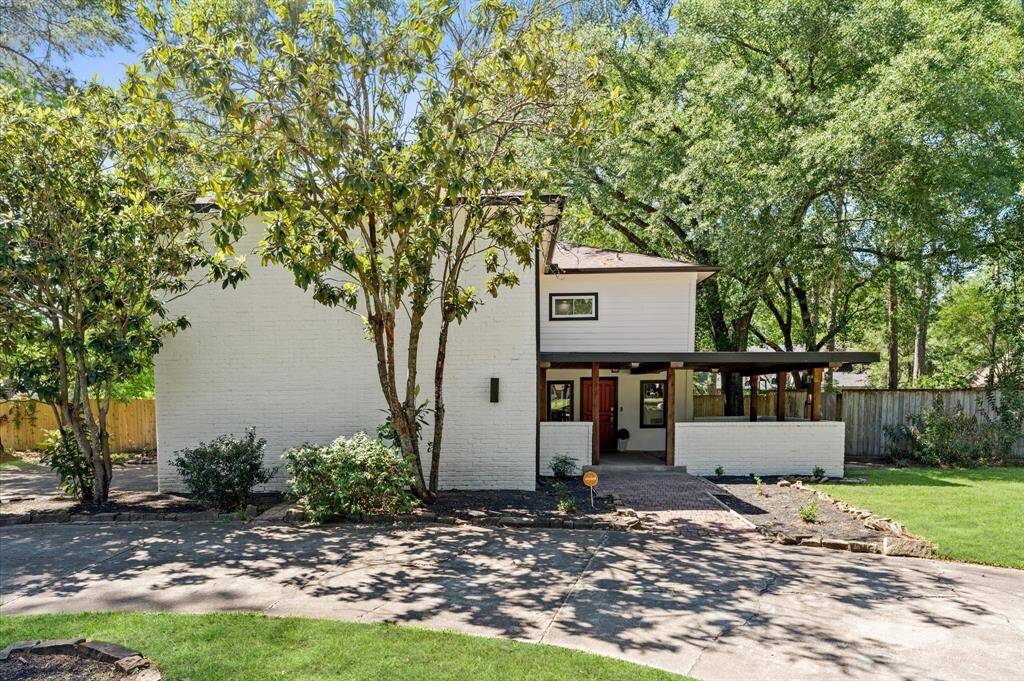 Lovely home sitting on over half an acre