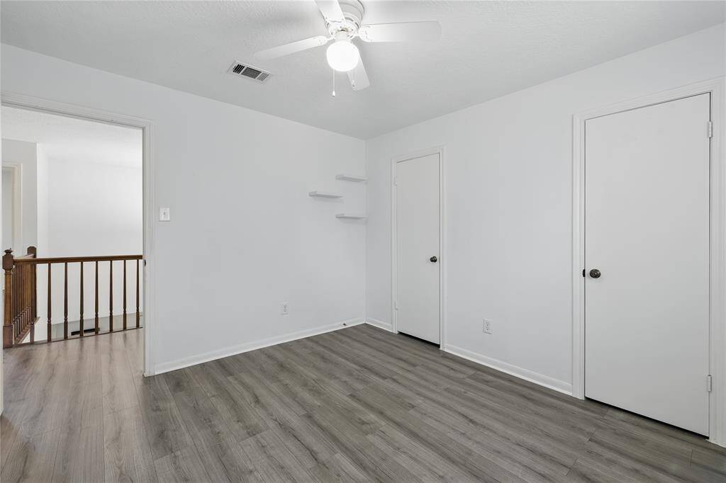 Take a look at this charming secondary bedroom, offering plenty of space and potential for any purpose you have in mind!