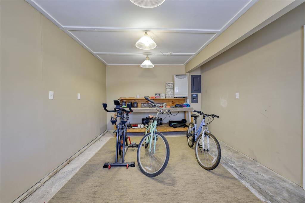 This unfinished garage space offers endless potential—perfect for converting into a home gym, a quiet office, or even a workshop area.The flexible layout allows you to tailor the space to fit your lifestyle and needs.