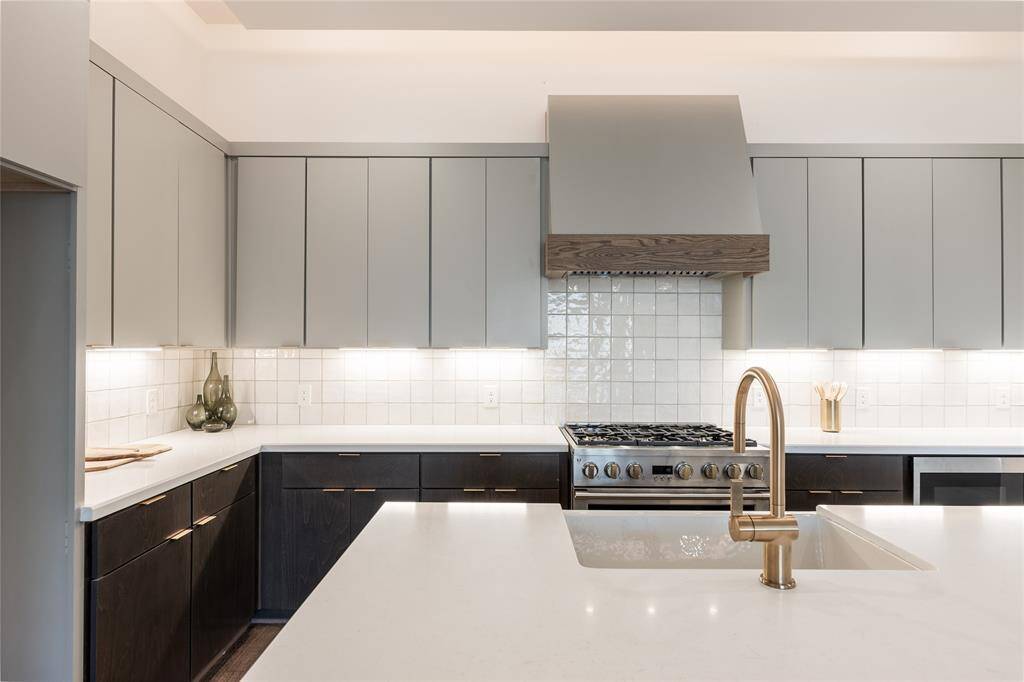 Contemporary elegance meets everyday convenience in this chef-inspired kitchen.