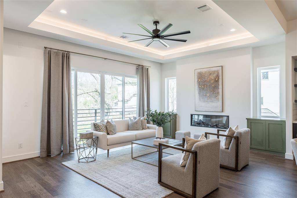 A seamless open layout, accentuated by high ceilings and clean architectural lines, creates an airy sophistication.