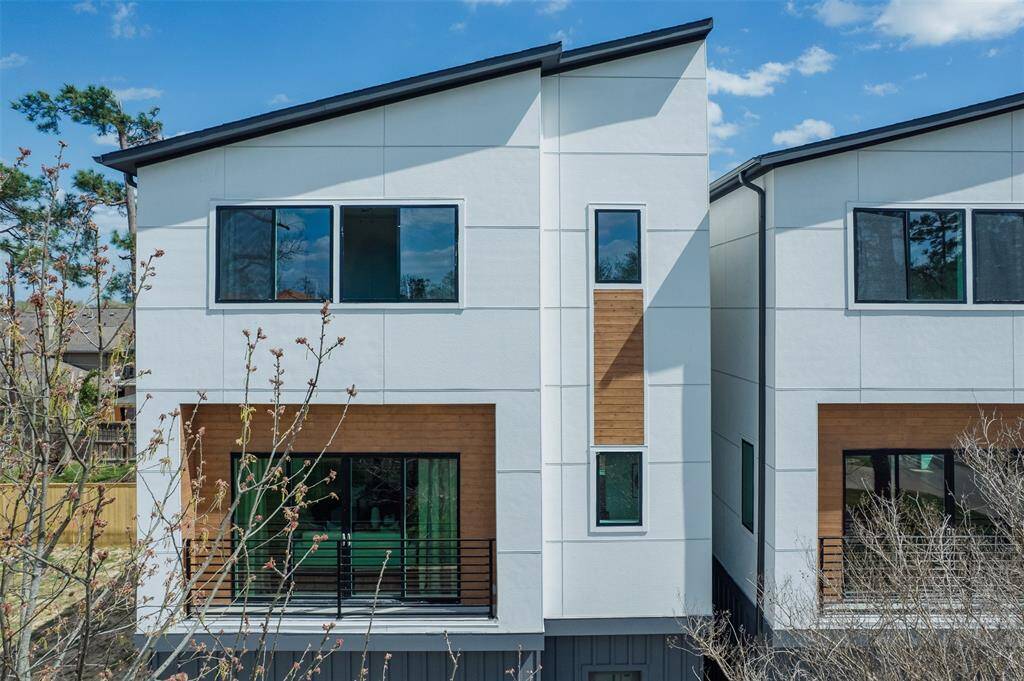 Strategically located, this community provides easy access to the city while maintaining a peaceful ambiance.