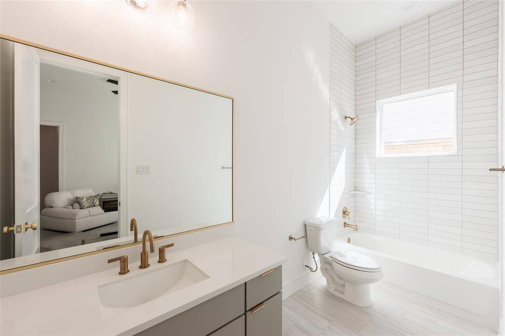 Soft, neutral tones and clean lines create a fresh and inviting secondary bathroom retreat.