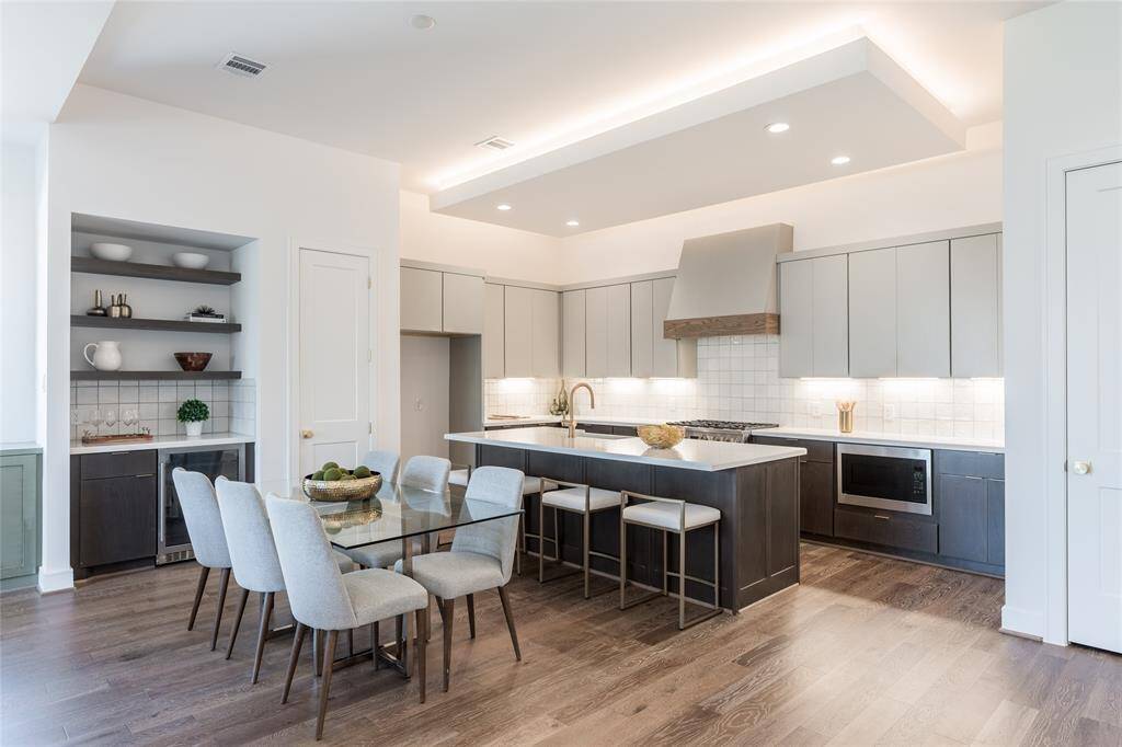 A perfect blend of function and style, this kitchen features high-end finishes and thoughtful details.