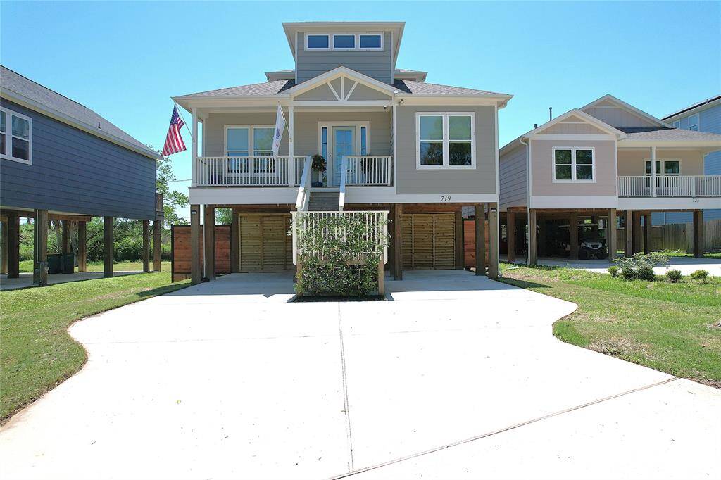 Large Driveway Area, with covered parking.