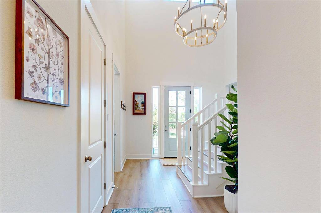 View of entryway from hallway