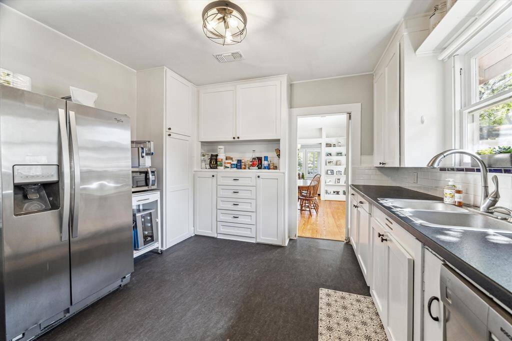 Another view of the kitchen.