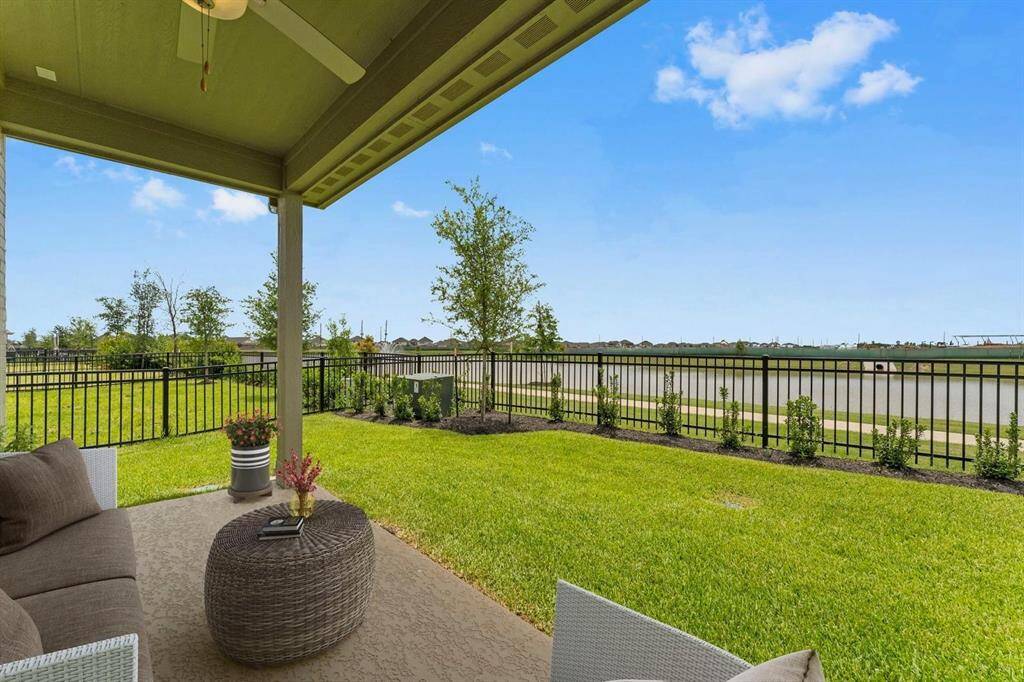 Stunning lakefront views! Located in the master planned community of Sunterra.