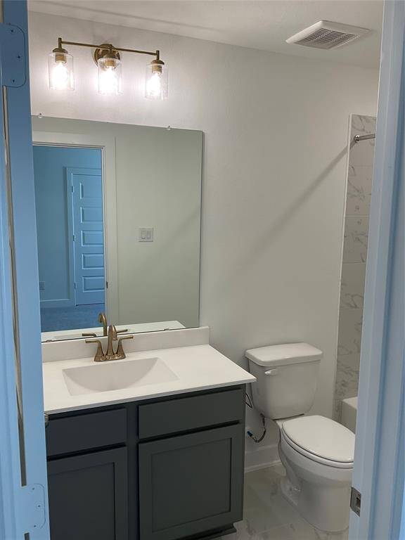 Private ensuite bathroom for the second bedroom.
