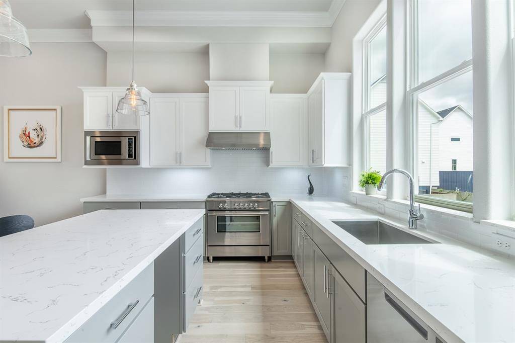 Upgraded appliances and furniture grade cabinets! Double drawer dishwasher and look at that gas range! Similar plan and finishes.