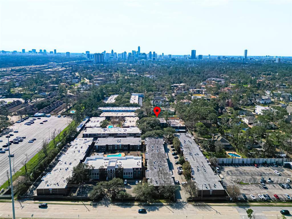 Fabulous location minutes to downtown and Galleria