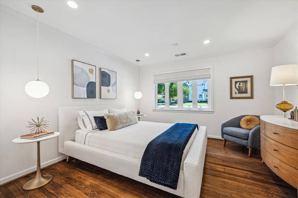 Bright third bedroom