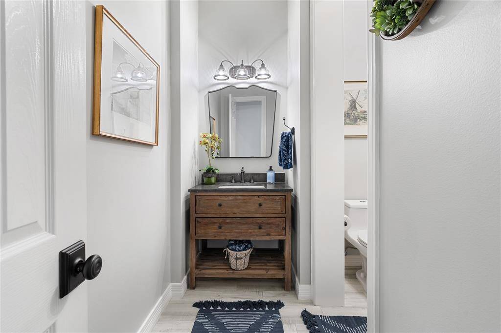 CUSTOM VANITIES, MIRRORS AND FIXTURES CAN BE FOUND IN EVERY BATHROOM IN THE HOME.