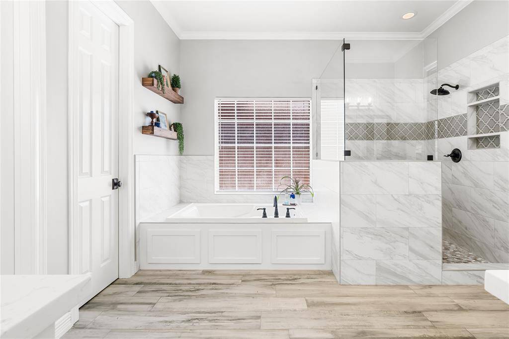 LUXURIOUS SPA-LAKE MASTER BATHROOM BATHROOM.