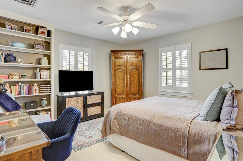 This upstairs bedroom suite can be completely closed off from the main hall to include a private en-suite bath, extra-large walk-in closet, built-in bookshelf, textured low pile carpet and dual windows with plantation shutters.