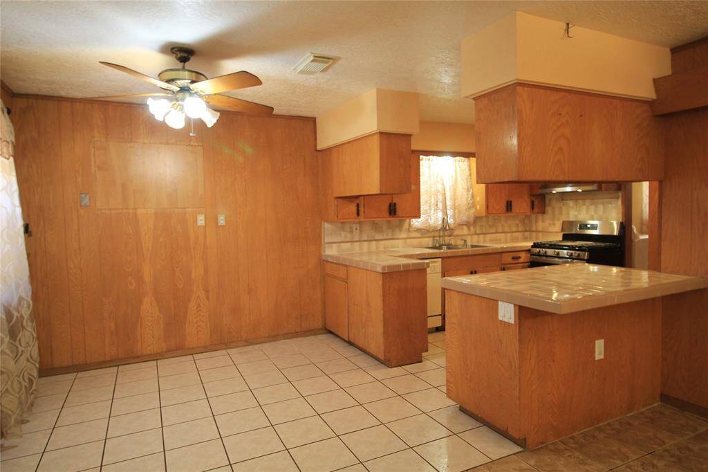 Dining Area next to kitchen