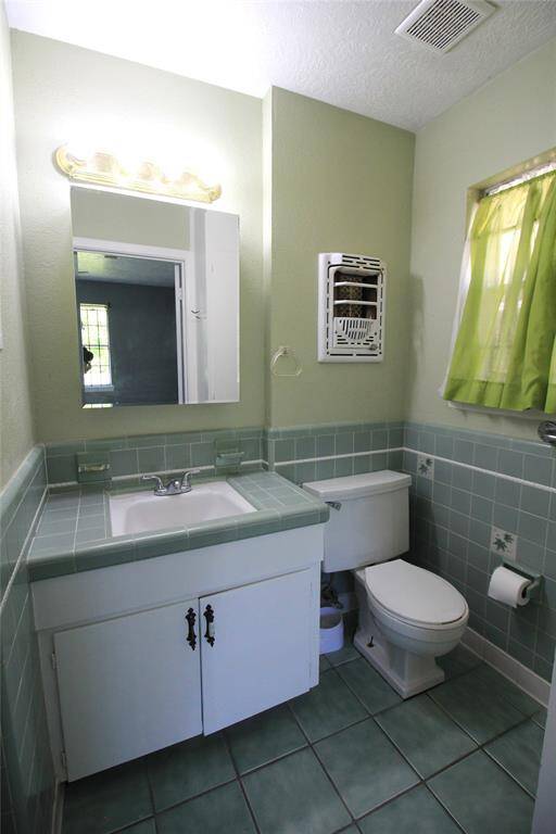 En-Suite bathroom in primary