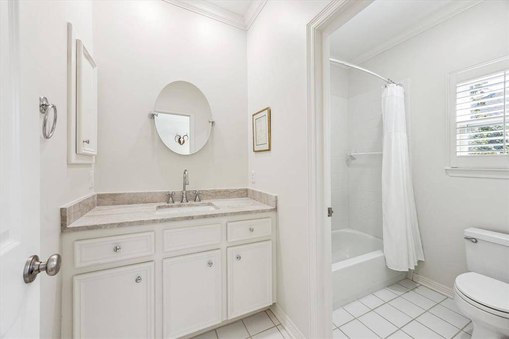 Ensuite bathroom for bedroom #2 has access to hallway.