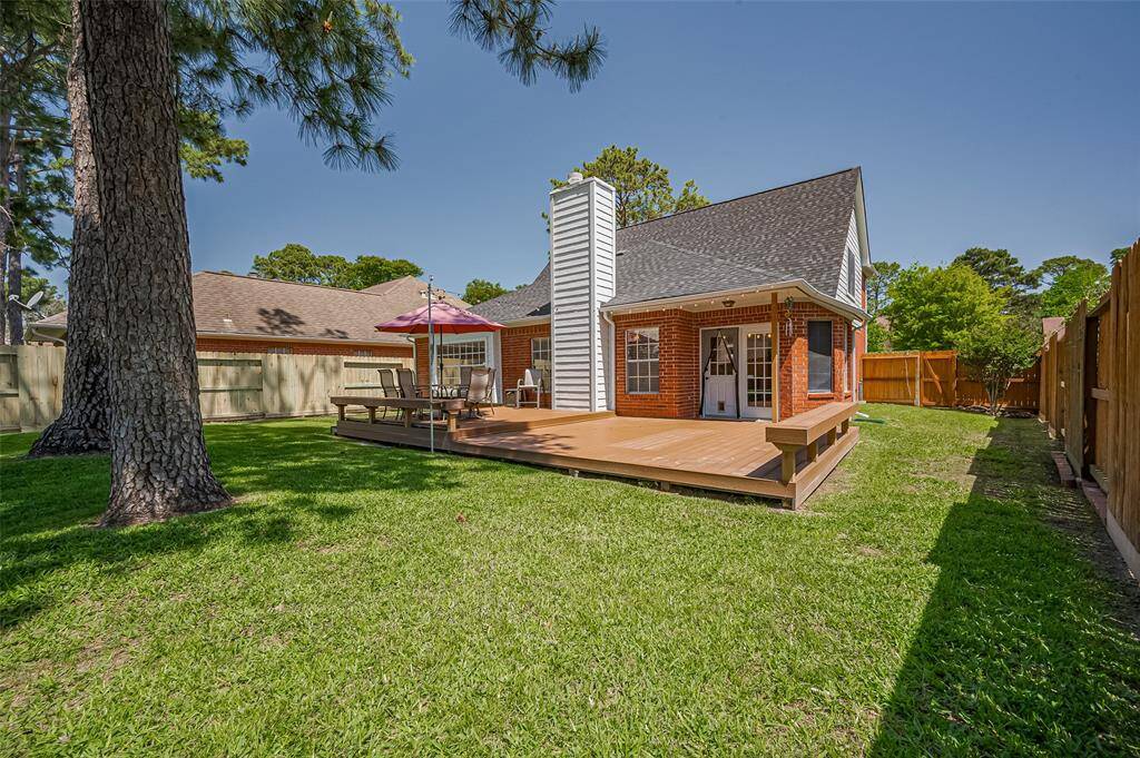 Perfect for entertaining, this inviting space is your ideal gathering spot!